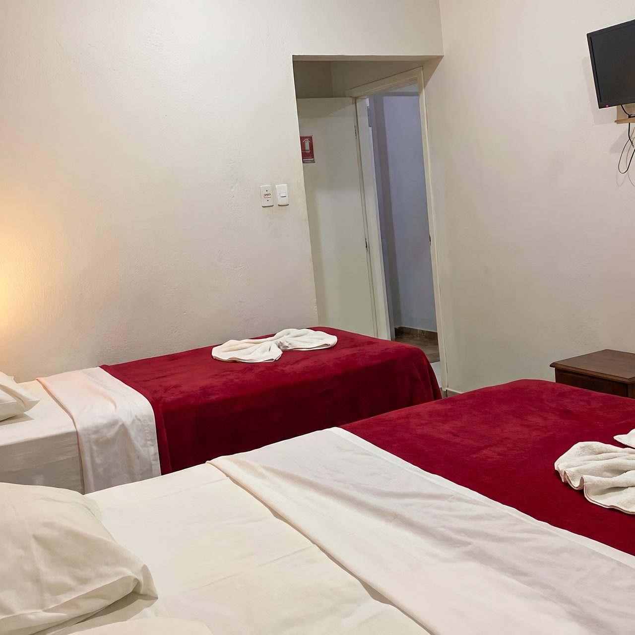 Banheiro Privativo e Ducha - Ambientes e acomodações do Hotel Central Campo Grande - MS