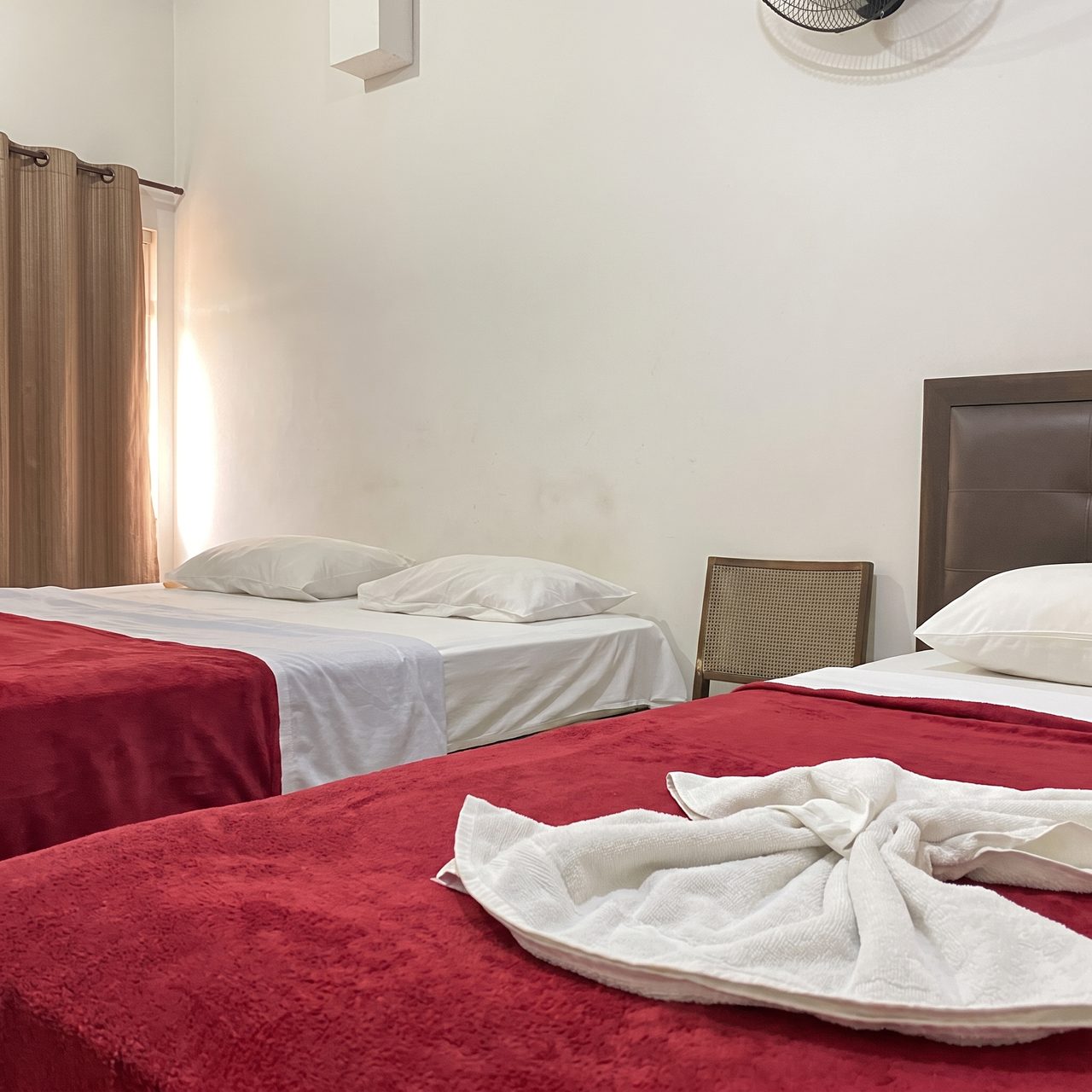 Quarto Triplo - Acomodação climatizada com 3 camas de solteiro no Hotel Central Campo Grande